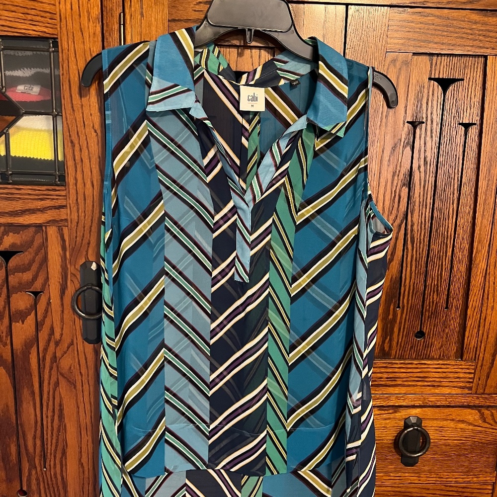 Cabi blue chevron striped sleevless blouse, Med